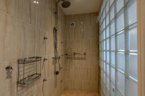 Bed 1 - En-Suite