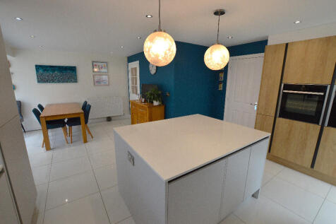 Kitchen / Dining