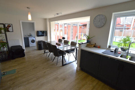Kitchen / Dining