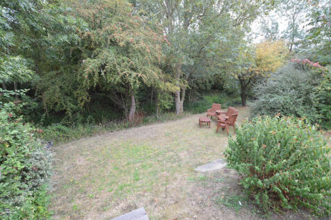 Backs onto Brook