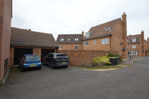 Double Garage/Drive