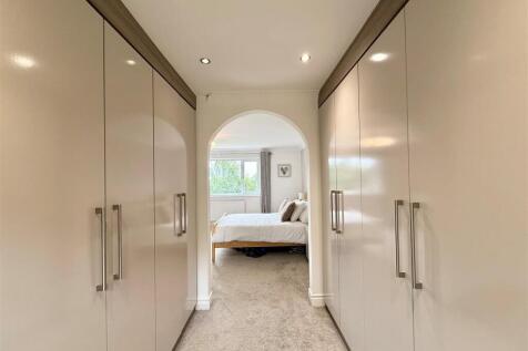 dressing arera bed 2.jpg
