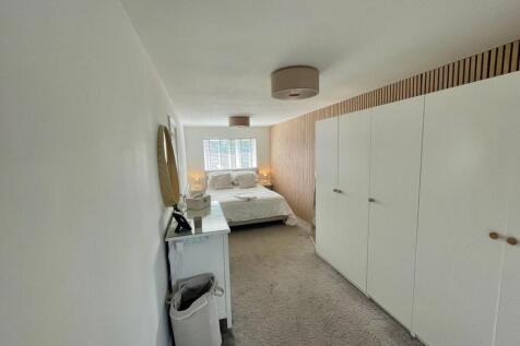 long bdroom - new.jpg