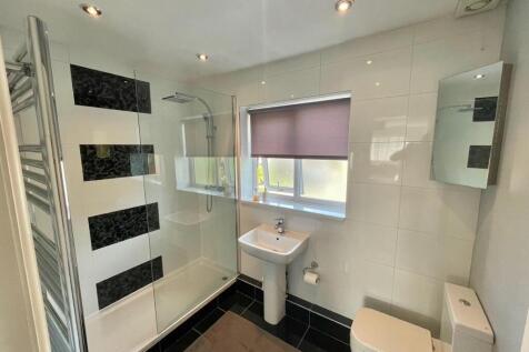 family bathroom - new.jpg