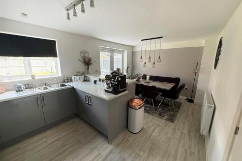 kitchen dinera.jpg
