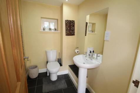 Downstairs wc.JPG