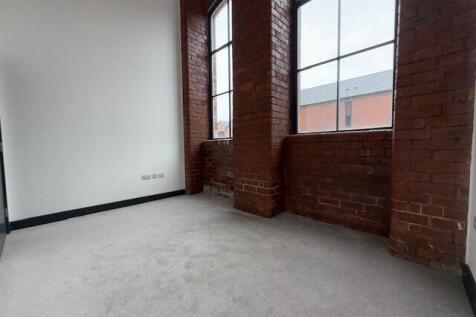 good size double bedroom