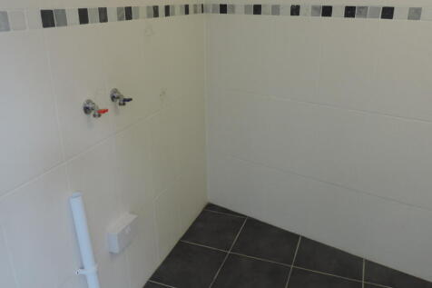 w/c cloakroom and seperate utility,