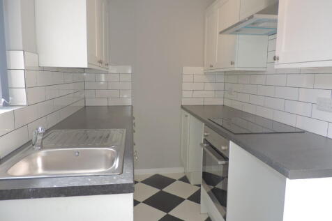 Mdern fitted gallary kitchen..