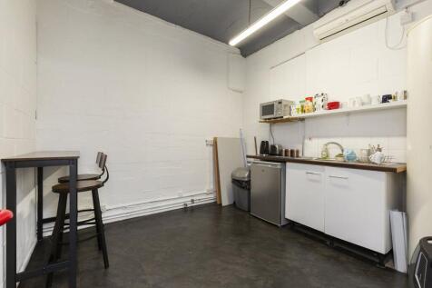 1 Hollybush Gardens  12.jpg