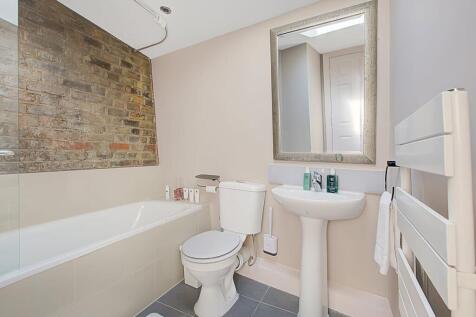 Bathroom 2_H0A1139_40_41_42_43.jpg