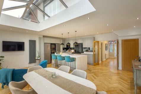 Open Plan Kitchen/Diner &amp; Family Room