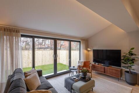 Open Plan Kitchen/Diner &amp; Living Space