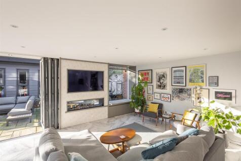 Open Plan Kitchen/Diner &amp; Living Space