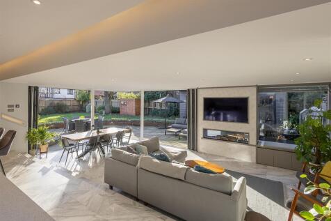 Open Plan Kitchen/Diner &amp; Living Space