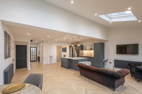 Open Plan Kitchen/Diner &amp; Family Room