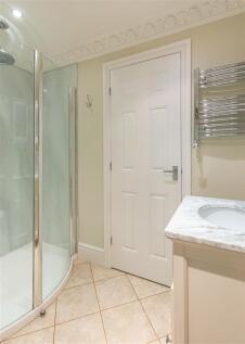 En-Suite (Bedroom 2)