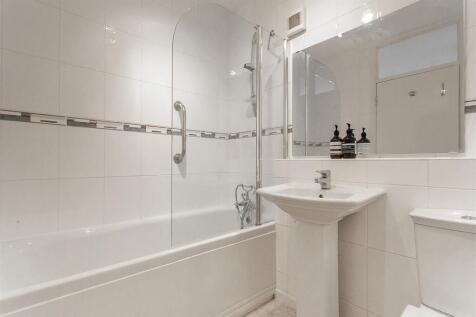 En-Suite Bathroom (Bedroom One)