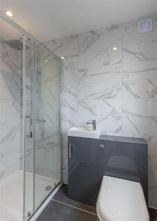 En-Suite (Bedroom 1)