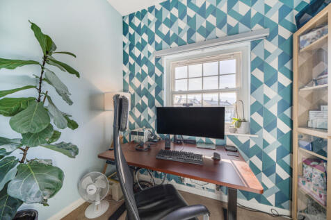 1358960-15-68da94...