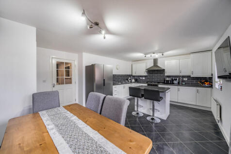 1376784-4-690e3e5...