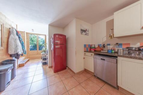 Flat Kitchen