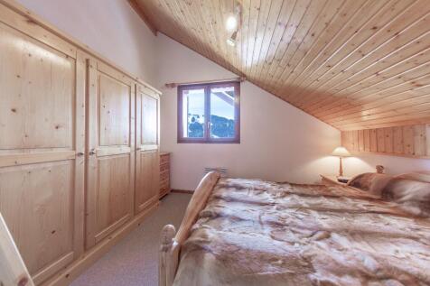 Upper Bedroom