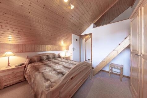 Upper Bedroom