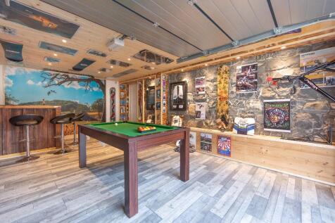 Garage/Games Room