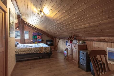 Upper Bedroom