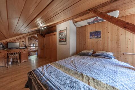 Upper Bedroom