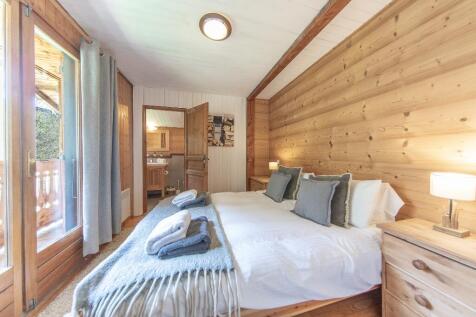 Upper Bedroom 1