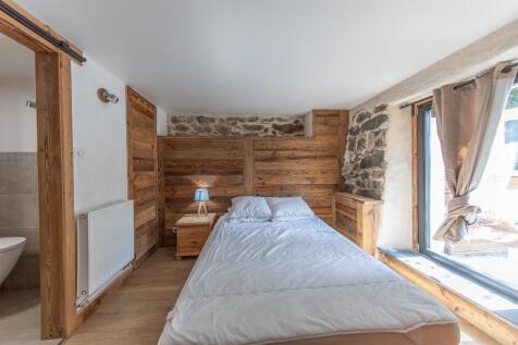 Lower Bedroom 1