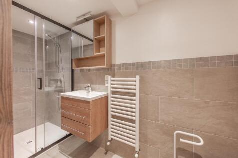 Lower Ensuite 2