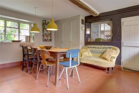 Kitchen &amp; Seating