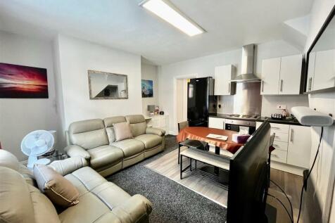 LOUNGE/KITCHEN