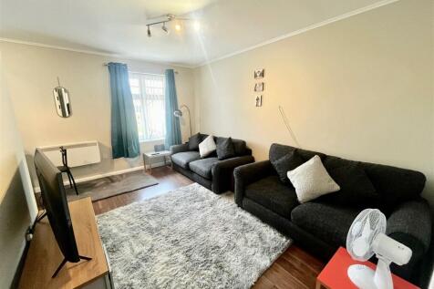 LOUNGE/DINING