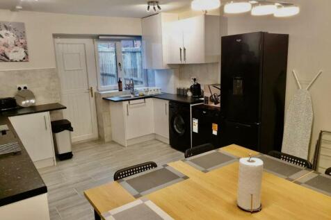 Kitchen 2.jpeg