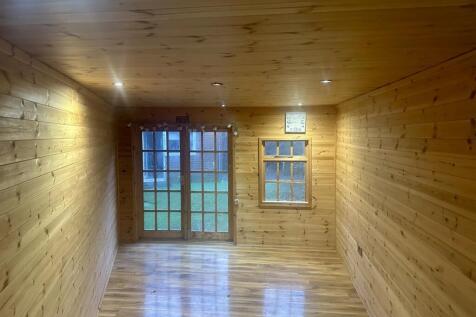 SUMMERHOUSE