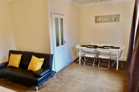 LOUNGE/DINING
