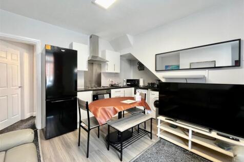 LOUNGE/KITCHEN