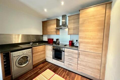 LOUNGE/KITCHEN