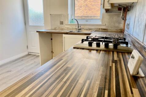 BREAKFASTING KITCHEN