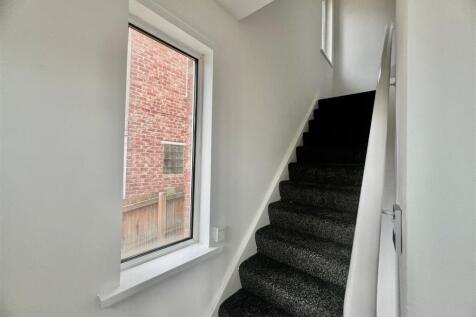 FIRST FLOOR LANDLNG
