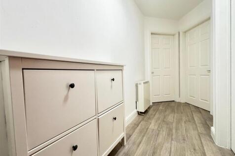APARTMENT HALL