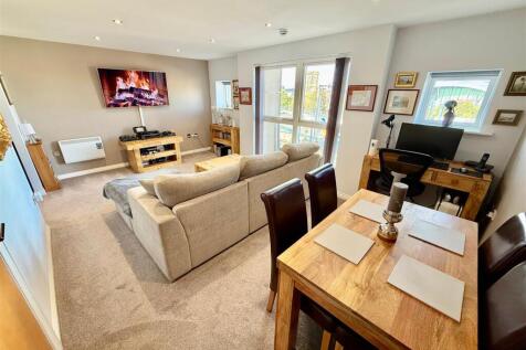 LOUNGE/DINING