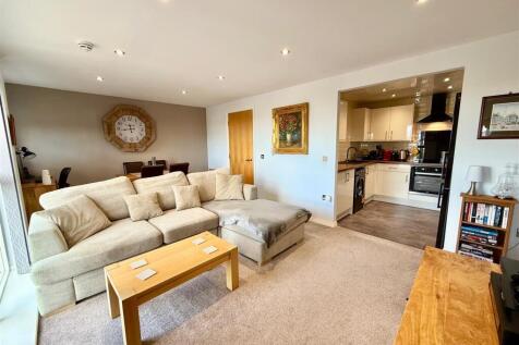 LOUNGE/DINING