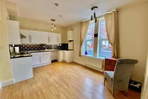 LOUNGE/KITCHEN