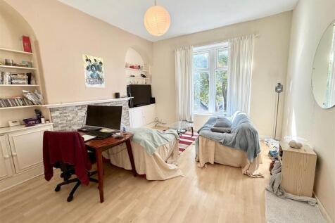 LOUNGE 83 B