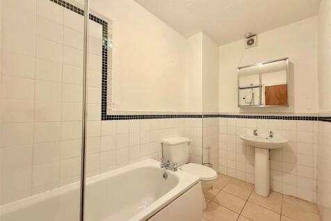BATHROOM 83 A